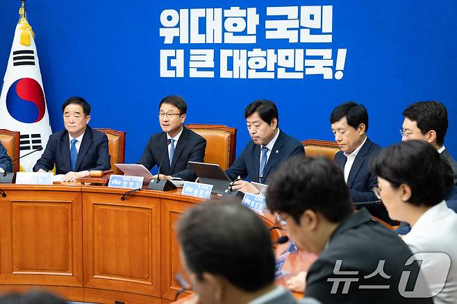 한병도 더불어민주당 당대표 직무대행 겸 원내대표가 3일 서울 여의도 국회에서 열린 최고위원회의에서 모두 발언을 하고 있다. 2026.7.3 ⓒ 뉴스1 유승관 기자