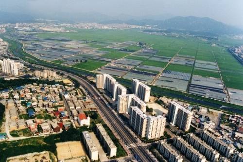 신도시 개발 전 비산동에서 항공 촬영된 평촌벌의 모습. 사진=안양시청