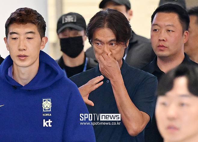 ▲ 영국 BBC는 이번 '북중미 쇼크' 근본 원인으로 KFA 행정 난맥상을 꼽았다. 홍명보 감독 선임 당시부터 절차의 공정성과 투명성을 둘러싼 논란이 끊이지 않았고 예상보다 이른 월드컵 탈락으로 해묵은 문제가 다시 수면 위로 급부상했다 분석했다. ⓒ 곽혜미 기자