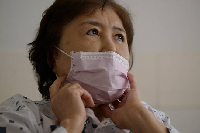 박근혜 정부 국정농단 사건으로 중형이 선고돼 수감 중이다 최근 건강 문제로 형집행정지 일시 석방된 최서원(개명 전 최순실)씨가 지난달 29일 서울 용산구 순천향대병원에서 본보와 인터뷰를 하고 있다. 하상윤 기자