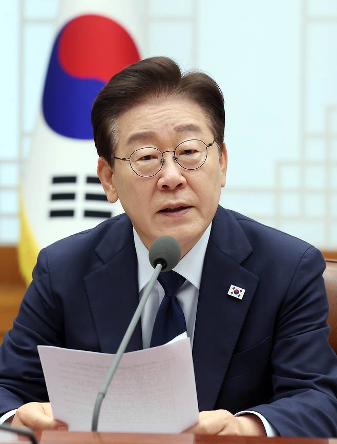 이재명 대통령이 6일 청와대에서 메가프로젝트 민관합동 점검회의를 주재하고 있다. <연합뉴스>
