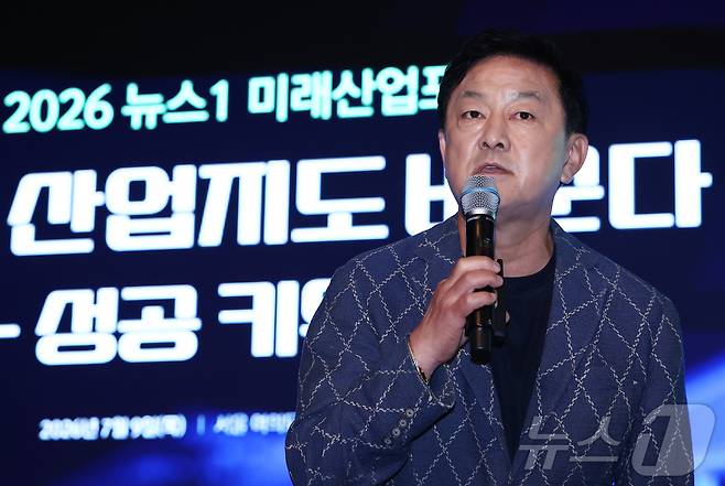 최재붕 성균관대 기계공학부 교수가 9일 오전 서울 여의도 콘래드호텔에서 열린 뉴스1 미래산업포럼(NFIF)에서 AI사피엔스시대 생존전략을 주제로 강연하고 있다. 2026.7.9 ⓒ 뉴스1 김민지 기자