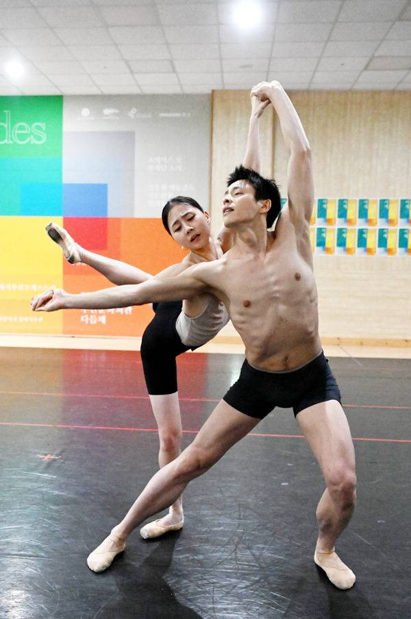 객원 수석단원 김희현(오른쪽)과 홍주연 수석단원의 듀엣. 김성효 선임기자