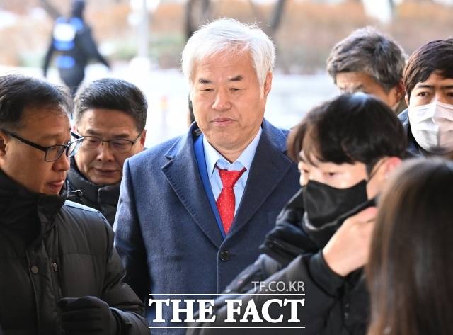 서부지법 폭동 사태 배후 의혹으로 기소된 전광훈 사랑제일교회 목사의 공판에서 "당시 전 목사가 광화문 집회 참가자들에게 서부지법에 빨리 가라고 했다"는 증언이 나왔다. /이새롬 기자