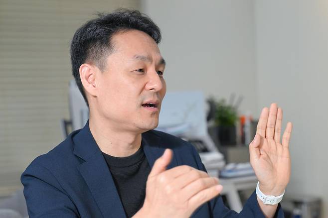 조규진 서울대 로보틱스연구소장이 6일 서울 관악구 서울대 제1공학관에서 본보와 인터뷰하고 있다. 박지연 인턴기자