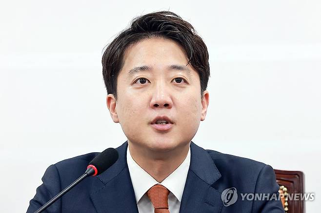 개혁신당 최고위원회의에서 발언하는 이준석 대표 (서울=연합뉴스) 신현우 기자 = 개혁신당 이준석 대표가 9일 국회에서 열린 최고위원회의에 참석해 발언하고 있다. 2026.7.9 nowwego@yna.co.kr