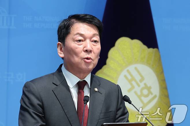 안철수 국민의힘 의원이 12일 서울 여의도 국회 소통관에서 한동훈 무소속 의원의 국민의힘 복당 반대 기자회견을 하고 있다. 2026.7.12 ⓒ 뉴스1 신웅수 기자