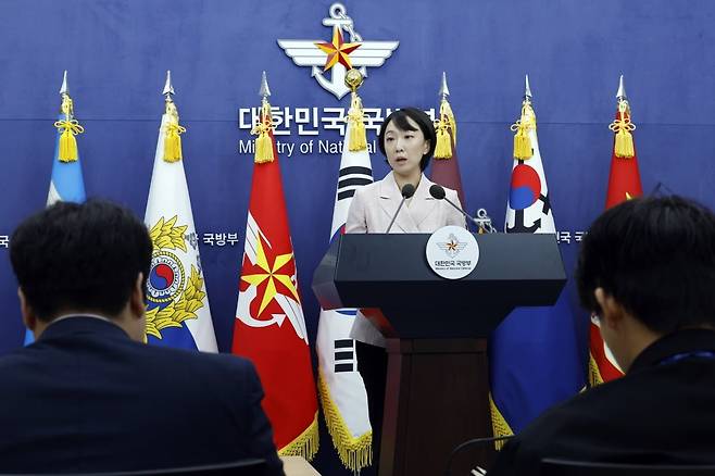 정빛나 국방부 대변인이 2일 오전 서울시 용산구 국방부 청사에서 가진 일일 정례 브리핑에서 취재진의 질문에 답하 있다. 2026.7.2 /사진=뉴스1