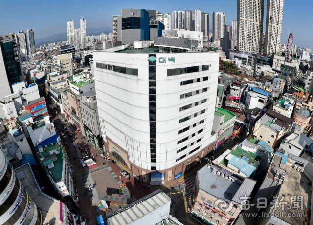 2021년 7월 폐점 후 5년 동안 방치 되고 있는 대구 동성로 랜드마크 대구백화점 본점 건물. 매일신문DB