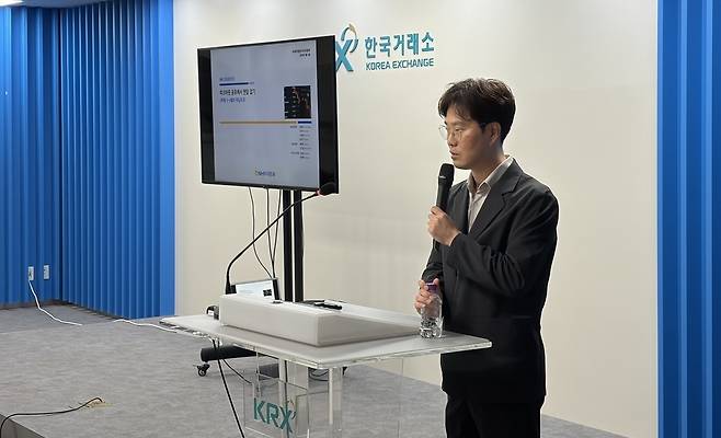 여의도 한국거래소에서 발표하는 김병연 NH투자증권 연구원 (서울=연합뉴스) 김유향 기자 = 20일 서울 여의도 한국거래소에서 진행된 기자간담회에서 김병연 NH투자증권 연구원(이사)이 국내 증시에 대한 분석과 전망을 발표하고 있다. 2026.7.20