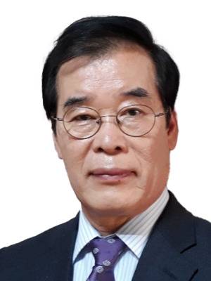 신승춘 강원대학교 자치행정학과 명예교수