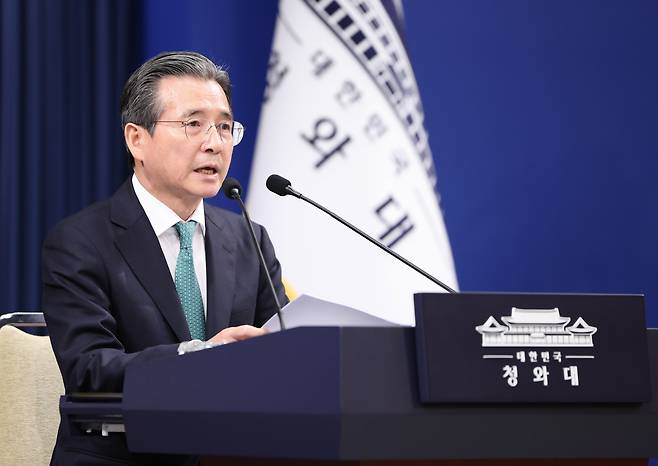 김용범 정책실장이 22일 청와대 춘추관에서 대통령 순방 일정 관련 브리핑을 하고 있다. /뉴스1