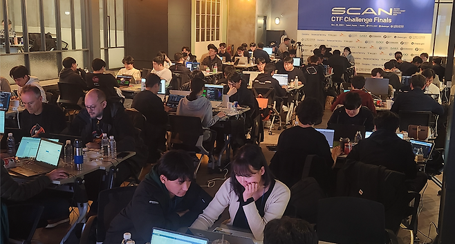 지난 2024년 9월 5일 디애셋 주최로 'SCAN 2024'가 열린 가운데 참가자들이 대회에서 전략을 구상 중이다. 팩트블록 제공