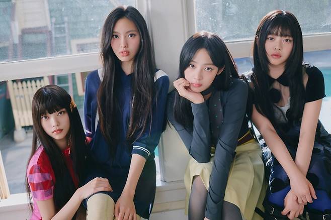 그룹 뉴진스. 왼쪽부터 해린, 혜인, 민지, 하니. 뉴진스 공식 트위터