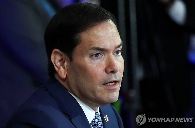 마코 루비오 미국 국무장관 (마닐라 로이터=연합뉴스) 22일(현지시간) 필리핀 마닐라에서 아세안(ASEAN·동남아시아국가연합) 외교장관회의에 참석한 마코 루비오 미국 국무장관이 발언하고 있다.
