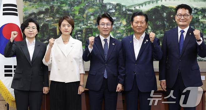 더불어민주당 당권에 도전하는 김보미(왼쪽부터)·고민정·김민석·정청래·송영길 후보. 2026.7.21 ⓒ 뉴스1 오대일 기자