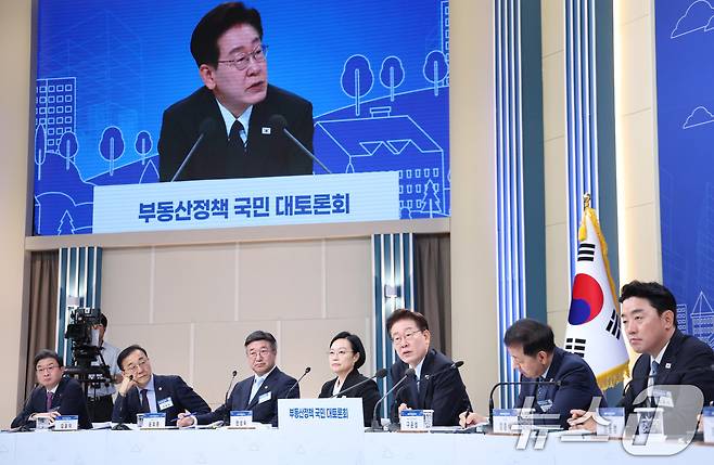 이재명 대통령이 23일 서울 여의도 KBS 별관에서 열린 부동산정책 국민 대토론회에서 발언하고 있다. 2026.7.23 ⓒ 뉴스1 허경 기자