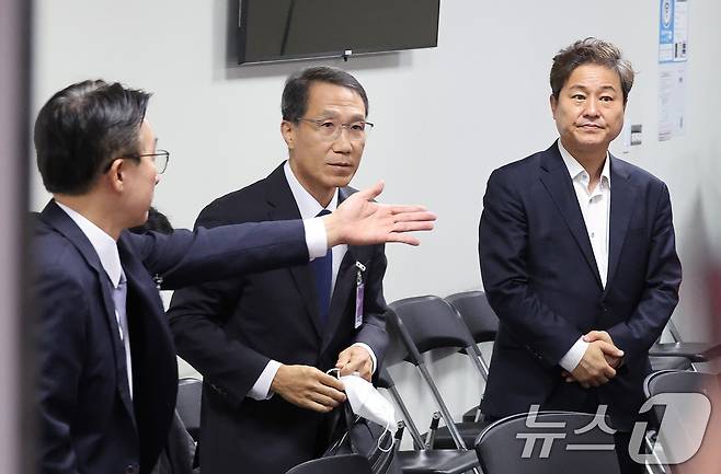 유재성 경찰청장 직무대행이 23일 서울 여의도 국회 의원회관에서 열린 행정안전위원회 비공개 당정에 참석하고 있다. 2026.7.23 ⓒ 뉴스1 신웅수 기자
