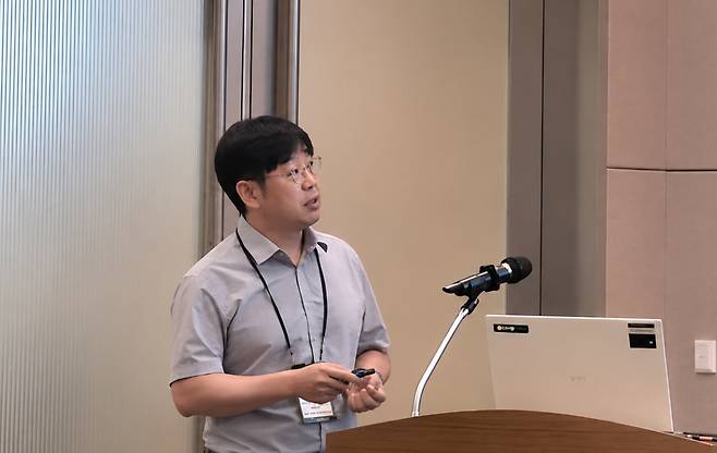 오경진 LG에너지솔루션 에너지저장장치(ESS) 전력망시스템개발 담당이 23일 화학경제연구원이 개최한 '데이터센터 및 B-ESS 소재 기술세미나'에서 발표를 하고 있다. /사진=박한나 기자 park27@