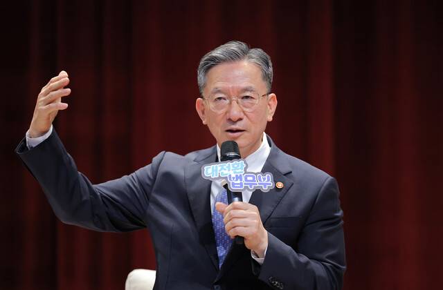 정성호 법무부 장관이 23일 경기 정부과천청사에서 열린 장관과의 토크 콘서트에서 발언하고 있다. 연합뉴스