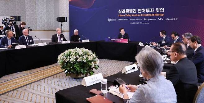 이재명 대통령이 25일(현지시간) 미국 샌프란시스코 한 호텔에서 열린 실리콘밸리 벤처투자 밋업에서 발언하고 있다. 2026.7.26 연합뉴스