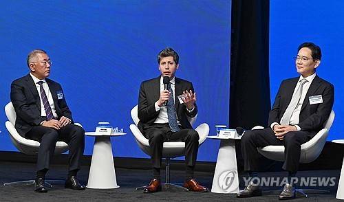 발언하는 샘 올트먼 오픈AI 최고경영자 (샌프란시스코=연합뉴스) 한상균 기자 = 샘 올트먼 오픈AI 최고경영자가 24일(현지시간) 미국 샌프란시스코 더 미드웨이에서 이재명 대통령이 참석한 가운데 열린 '샌프란시스코 AI 서밋'에서 발언하고 있다. 2026.7.25 xyz@yna.co.kr