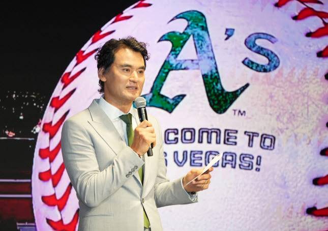MLB 애슬레틱스 구단 투자에 대해 설명하는 박찬호. 사진=팀61