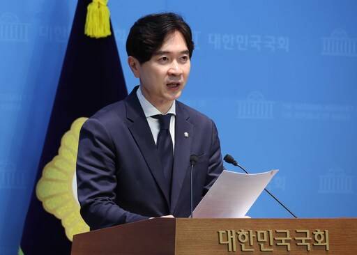 박성훈 국민의힘 수석대변인이 6일 오전 서울 여의도 국회 소통관에서 '이재명 정부 언론 장악 시도 중단'을 촉구하는 발언을 하고 있다. 뉴시스