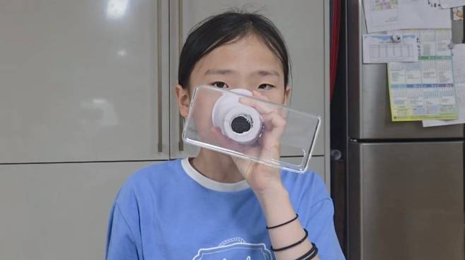 제39회 대한민국 학생발명전시회에서 ‘초기 화재 대피 호흡 그립톡’으로 대통령상을 받은 김지온(칠천초 5)양./한국발명진흥회