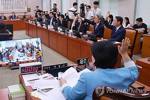 '보완수사권 폐지' 형사소송법 개정안 찬성하는 여당 사진출처: 연합뉴스