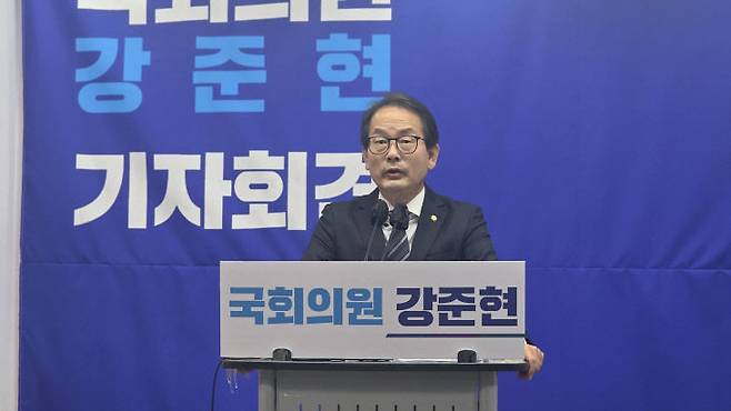 강준현 국회의원이 30일 세종시청에서 더불어민주당 세종시당위원장 임기 마무리 기자회견을 가졌다. (사진=이은지 기자)