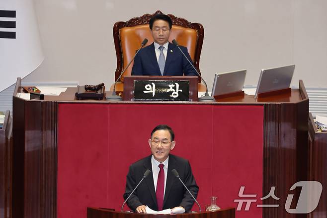 주호영 국민의힘 의원이 30일 서울 여의도 국회에서 열린 제437회국회(임시회) 제3차 본회의에서 형사소송법 일부개정법률안(대안)에 대한 무제한 토론(필리버스터)을 하고 있다. 2026.7.30 ⓒ 뉴스1 신웅수 기자