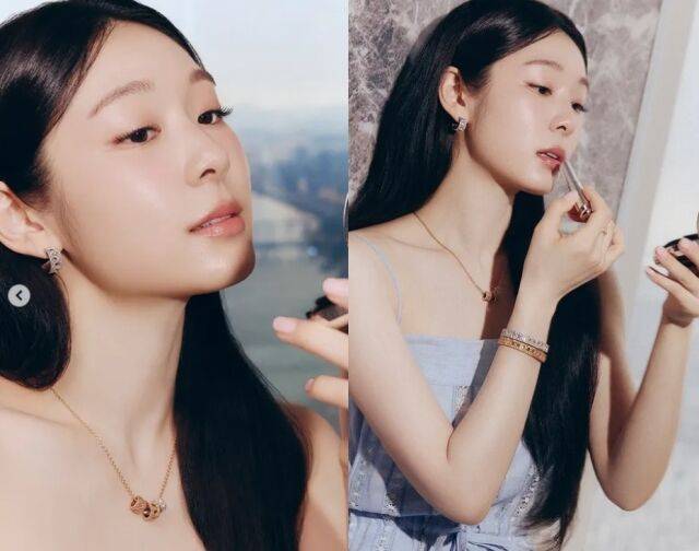 김연아가 긴 생머리를 늘어뜨린 채 화장을 하고 있다. 하얀 피부와 뚜렷한 이목구비, 그리고 우아한 표정은 감탄을 자아낸다. /김연아 소셜미디어