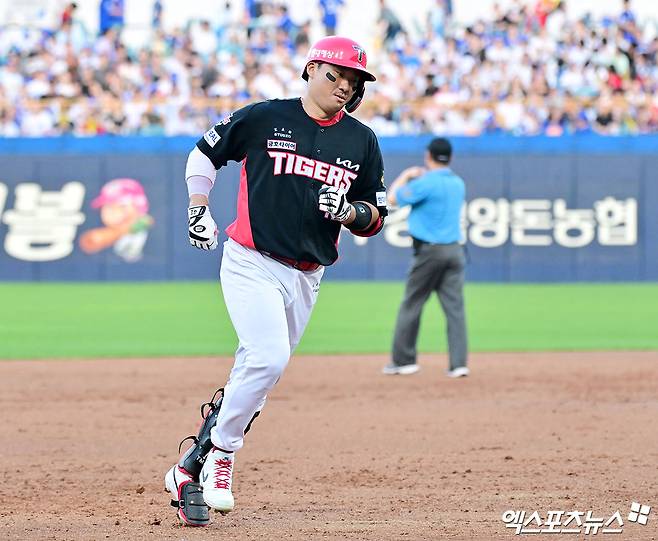 30일 오후 대구삼성라이온즈파크에서 열린 '2026 신한 SOL Bank KBO리그' KIA 타이거즈와 삼성 라이온즈의 경기, 2회초 무사 2,3루 KIA 김태군이 스리런 홈런을 날리고 있다. 대구, 김한준 기자