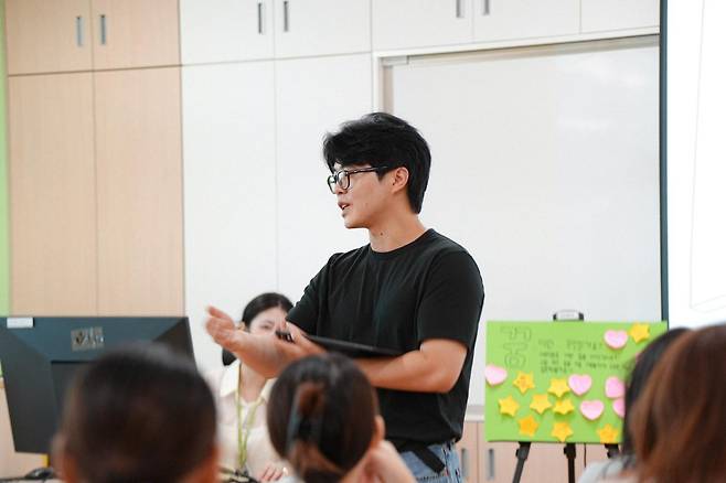 굿네이버스 꿈지원사업 ‘꿈지원단’에 참여한 카페 ‘단위’의 문규태 대표. 굿네이버스 제공