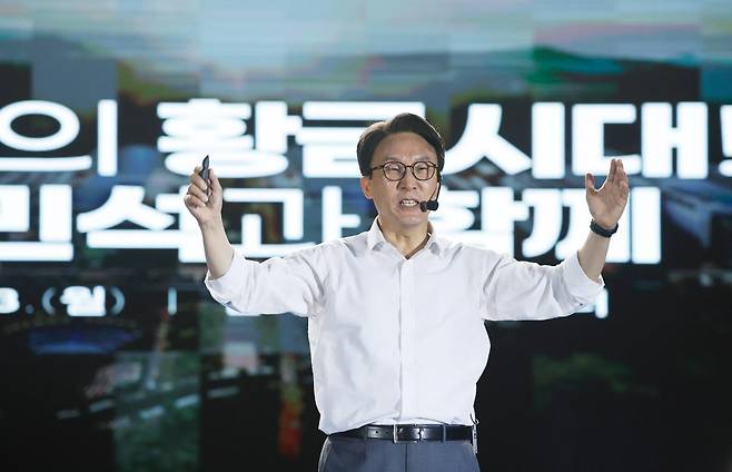 더불어민주당 당권 주자인 김민석 후보가 3일 전남광주 김대중컨벤션센터에서 열린 ‘선택 김민석! 전남·광주 당원 필승 결의대회’에서 당원들에게 지지를 호소하고 있다. 전남광주=뉴스1