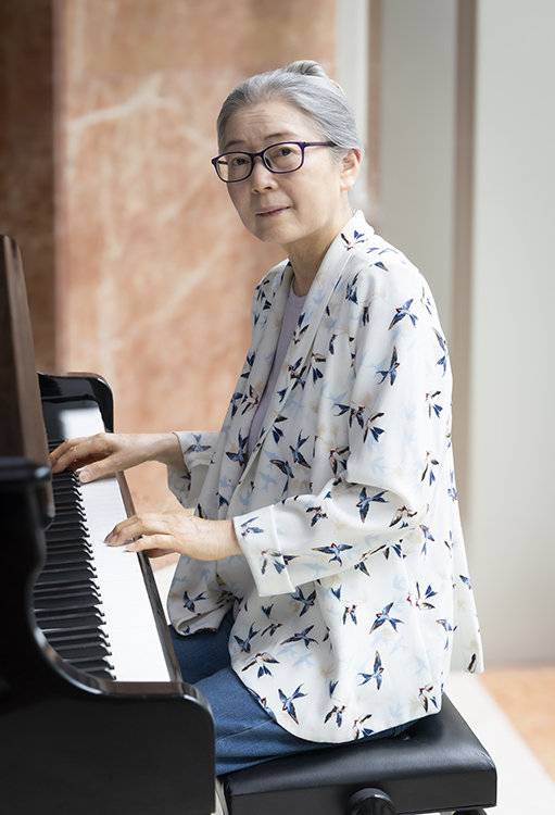 박인희는 어머니의 영향으로 어릴 때부터 배운 수준급 피아노 실력 덕에 우리가 기억하는 많은 노래를 직접 만들 수 있었다. 박해윤 기자