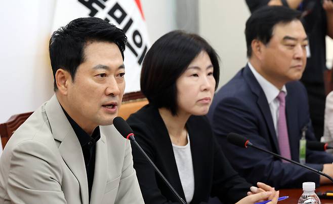 국민의힘 장동혁 대표가 4일 국회에서 열린 '검찰 보완수사권 폐지·공소기각 조항의 위헌성과 대통령 재의요구권 행사 촉구 긴급 토론회'에서 발언하고 있다. /연합뉴스