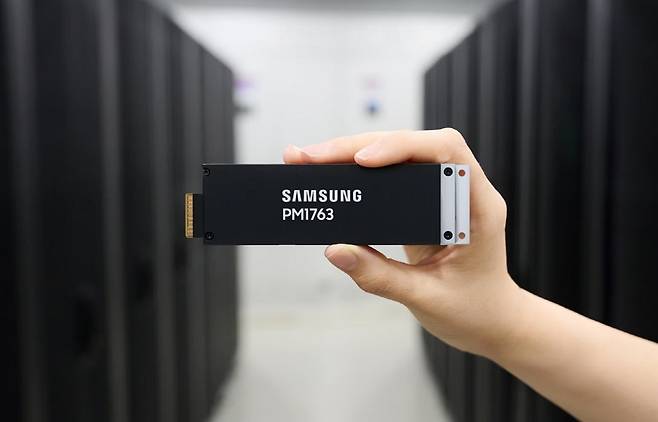 삼성전자 기업용 SSD(eSSD) 'PM1763' / 사진=삼성전자
