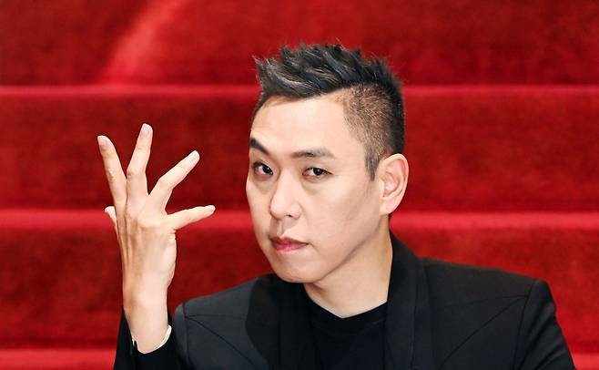 이은결이 올해 마술을 시작한 지 30주년을 맞아 서울 세종문화회관 대극장에서 기념 공연 ‘ONE OF ONE’(원 오브 원)을 개최한다. 이은결은 마술을 목적이 아닌 표현 수단으로 삼으면서 자신을 ‘일루셔니스트’로 지칭한다. 권현구 기자