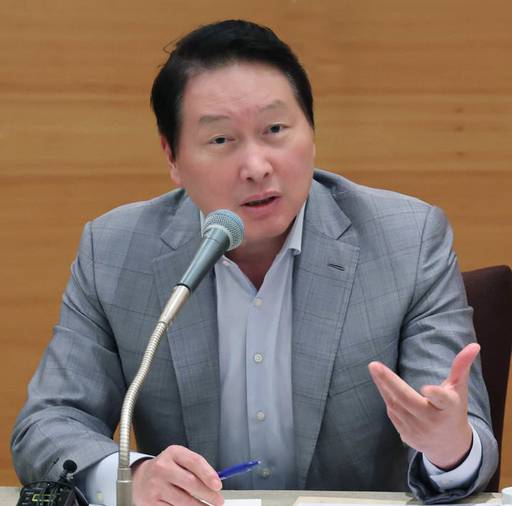 최태원 SK그룹 회장이 지난달 열린 대한상의 제주포럼 기자간담회에서 발언하고 있다./뉴시스