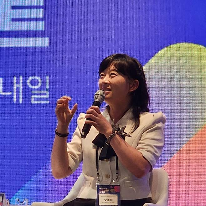 오순영 아마존웹서비스(AWS) 수석 솔루션즈 아키텍트는 한글과컴퓨터 최고기술책임자(CTO)와 KB국민은행 금융AI센터장을 지냈으며, 현재 AWS에서 기업의 클라우드·AI 도입을 지원하고 있다. 주요 저서로 ‘2025 AI 대전환: 주도권을 선점하라’와 ‘AI 시대의 부의 지도’가 있다. (사진=테크42)