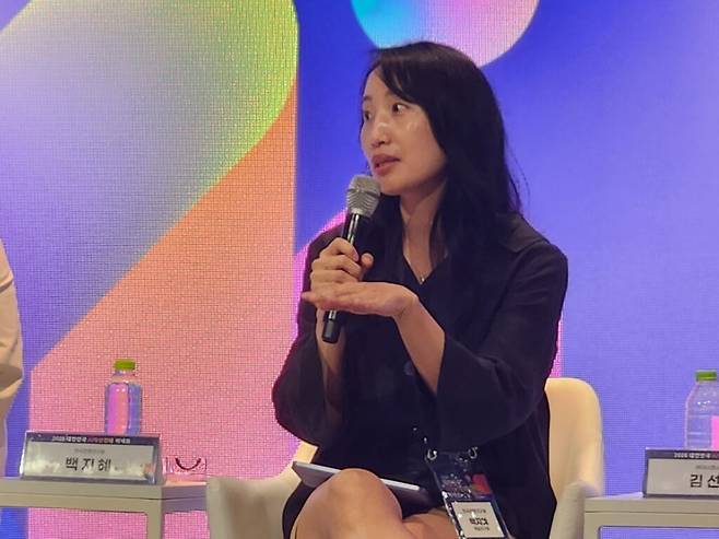 백 책임연구원은 AI에 일을 맡기려면 먼저 연구자가 해당 업무를 이해해야 한다고 강조했다. 문제를 제기하고 데이터를 처리하며 결과를 해석하는 각 단계를 직접 경험해야 나중에 AI의 작업을 지휘하고 오류를 바로잡을 수 있다는 것이다. (사진=테크42)