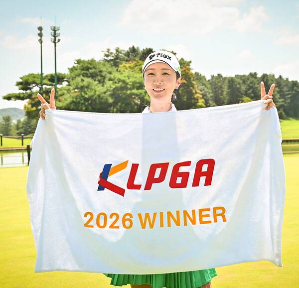 한국여자프로골프(KLPGA) 2026 그랜드CC·삼대인 홍삼볼 챔피언스투어 5차전 우승을 차지한 배경은 프로. 사진제공=KLPGA (사진을 무단으로 사용하지 마십시오.)