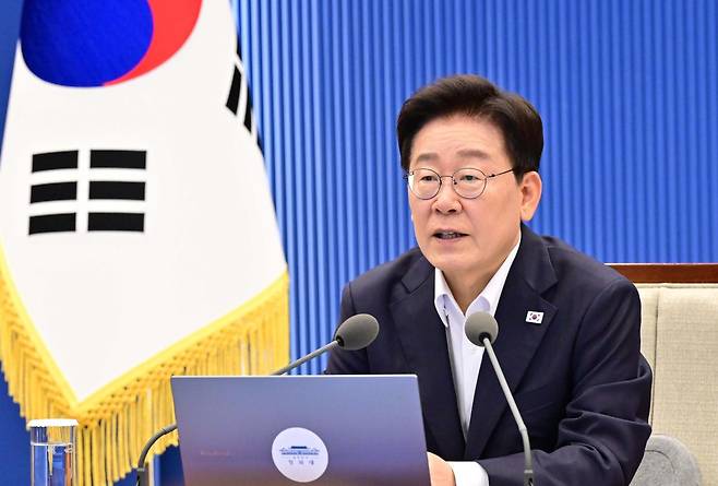 이재명 대통령이 6일 청와대에서 열린 수석보좌관회의에서 발언하고 있다. 김지훈 기자