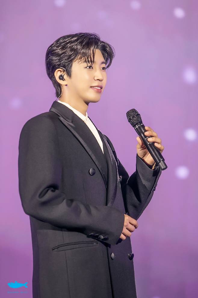 임영웅, 데뷔 10주년..기록 넘은 감동 '국민가수 금자탑'