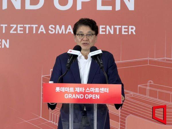 7일 부산광역시 강서구 국제산업물류도시에 위치한 '제타 스마트센터 부산'에서 차우철 롯데마트·슈퍼 대표이사가 발언하고 있다. 부산=한예주 기자