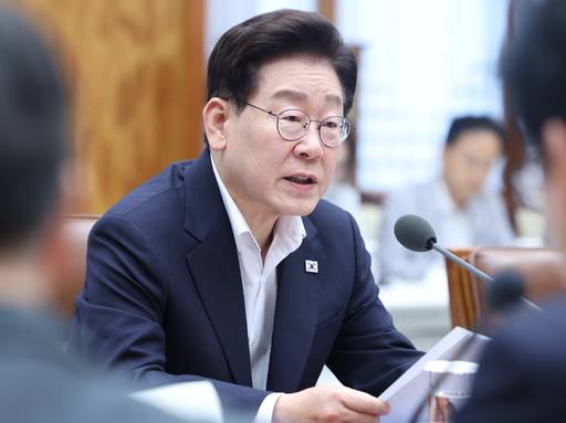 이재명 대통령이 10일 청와대에서 열린 메가프로젝트 민관합동 제2차 점검회의에서 발언하고 있다. /연합뉴스 제공