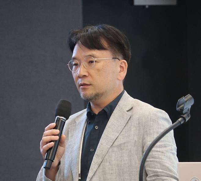 진로 강연을 한 윤형주 한국항공우주연구원 달착륙선사업단 단장. 어린이과학동아 제공.