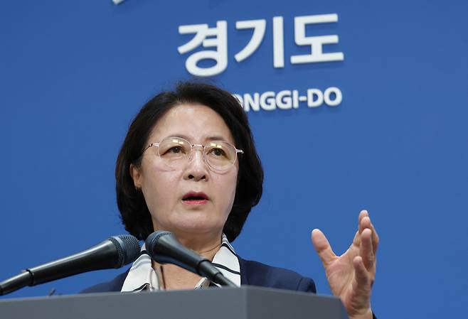 추미애 경기도지사가 지난 5일 경기 수원시 영통구 경기도청 브리핑룸에서 열린 ‘경기도 재정상황 관련 기자회견’에서 재정 비상 선언을 하고 있다. 뉴스1